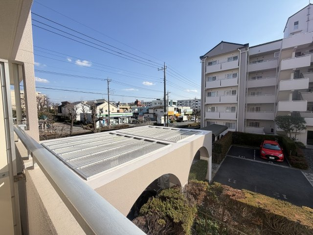 アミティ三郷早稲田6-1-2号棟の展望|コンビニ、スーパー、ドラッグストアが近く生活利便性良好です