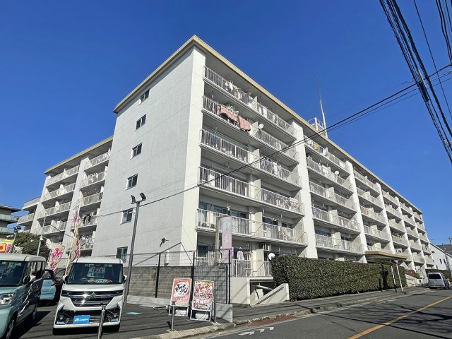 三鷹ナショナルコートの外観