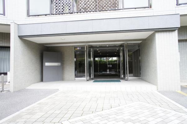 プランヴェール入間霞川のエントランス
