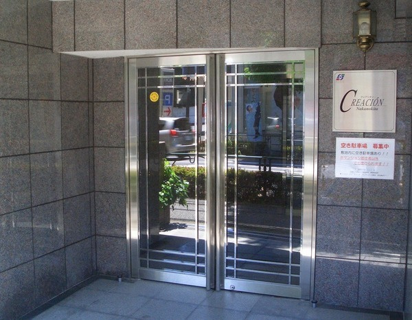 クレアシオン中野北のエントランス