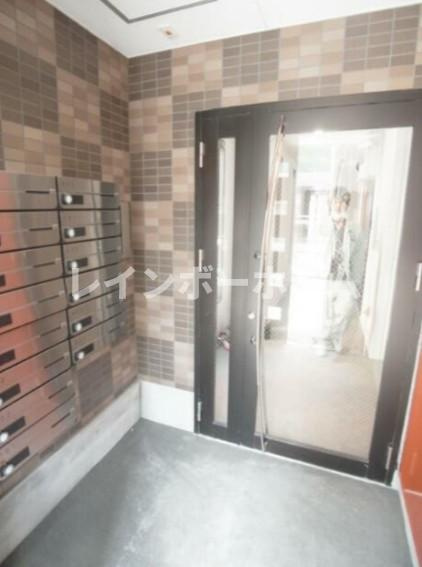 アール・ワンズ北砂のエントランス