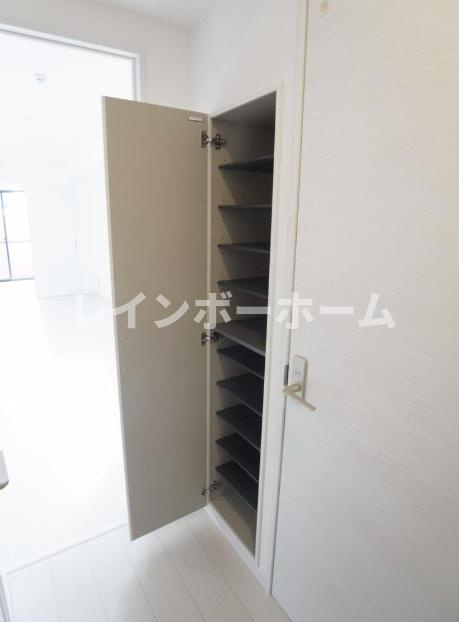 アール・ワンズ北砂の玄関