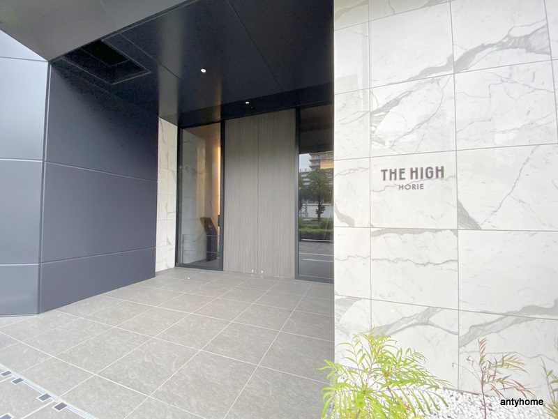 THE HIGH HORIE 仲介手数料無料のエントランス
