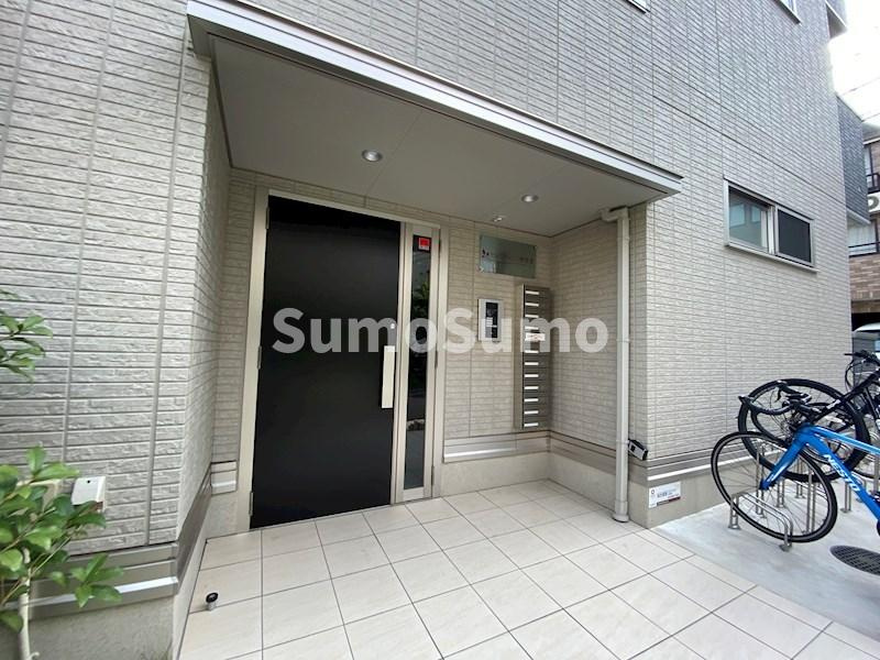 セレスティン三軒茶屋のエントランス|毎日通るエントランスはこのようになっています