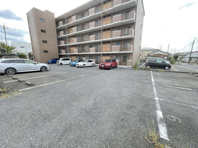 スターブルマンション春日部の駐車場