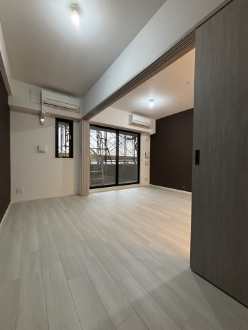 【寝室】スプランディッド新大阪VII