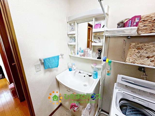 久喜市南栗橋3丁目　中古一戸建ての独立洗面台|シンプルかつ使いやすい洗面台です。