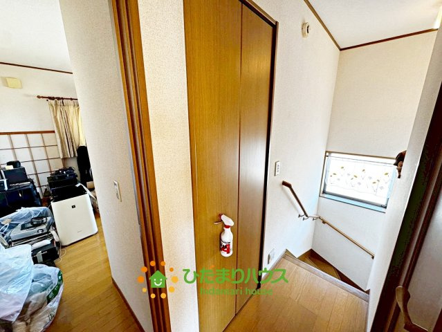 久喜市南栗橋3丁目　中古一戸建ての収納|廊下収納です！収納の数も多く困りませんね♪