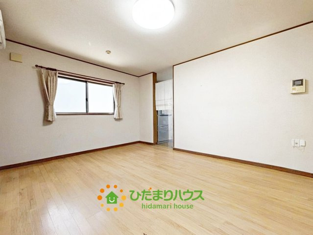 久喜市南栗橋3丁目　中古一戸建ての居間・リビング|家族みんなで映画鑑賞も良いですね♪
※AI加工で家具を消しております。