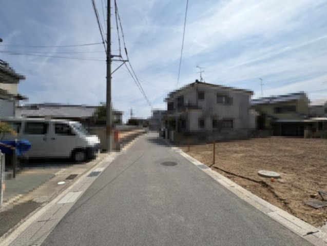 向日市寺戸町新田2期2号地の前面道路含む現地写真|前道幅員：約4.4ｍ
解放感ある前道です。