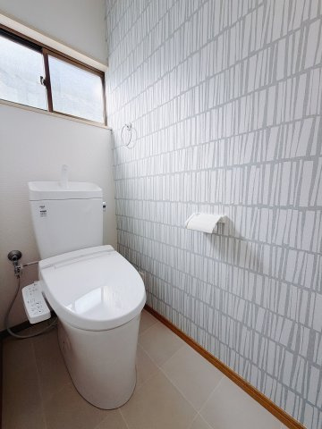 【中古戸建】前橋市駒形町1期のトイレ|■トイレ｜白を基調としたトイレになっています♪窓付きなので常に換気もでき、綺麗保てます♪