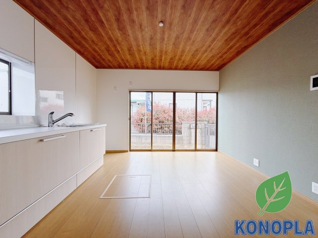 【中古戸建】前橋市駒形町1期の居間・リビング|■リビング｜陽当たり良好のリビングダイニング♪賃貸では叶わなかった、お友達とのホームパーティや大音量で映画やテレビを楽しむことができます(*^^*)