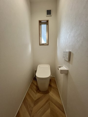 松崎町戸建のトイレ