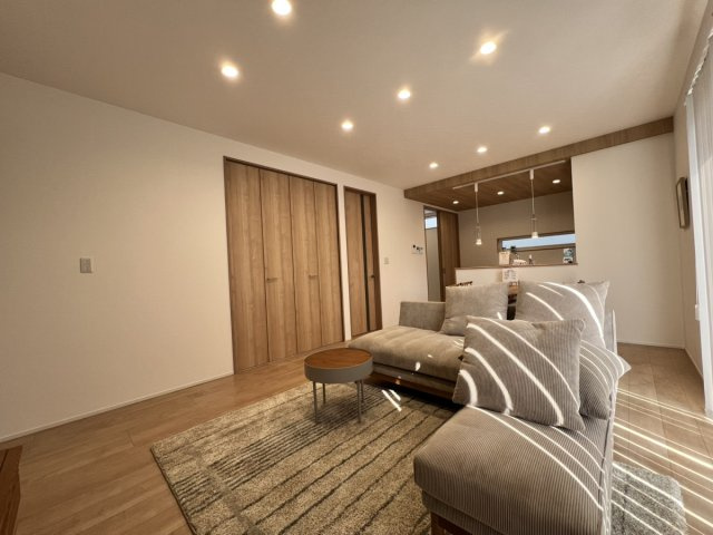 松崎町戸建の居間・リビング