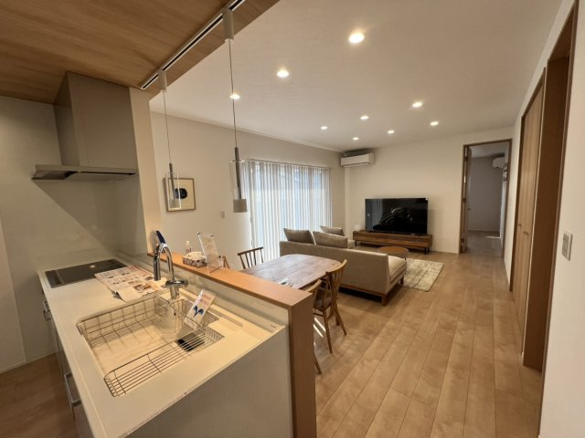 松崎町戸建の居間・リビング