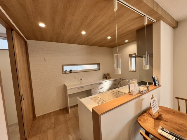 松崎町戸建のキッチン