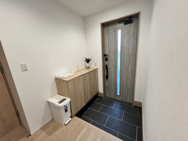 松崎町戸建の玄関