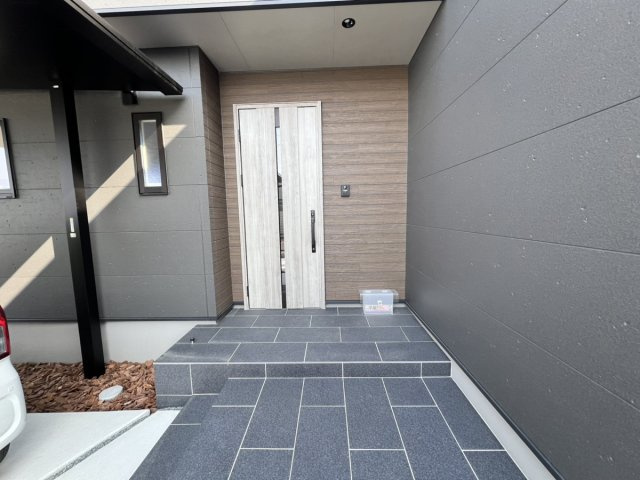 松崎町戸建の玄関