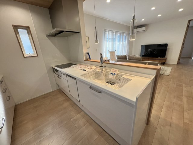 松崎町戸建のキッチン