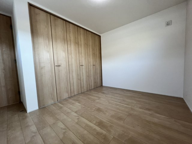 松崎町戸建の洋室