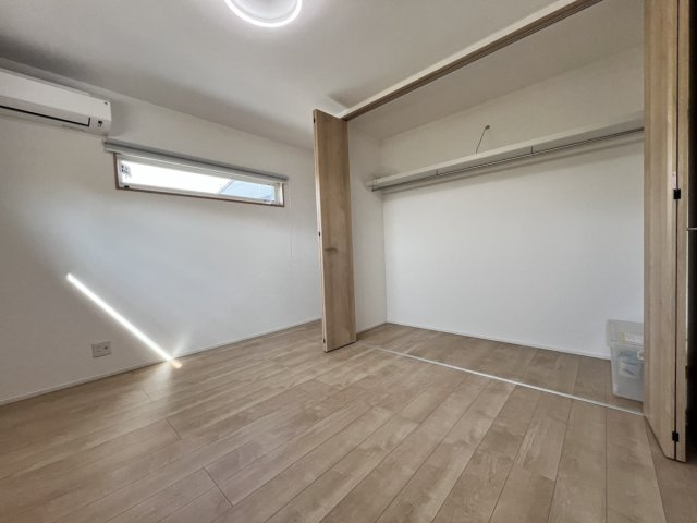 松崎町戸建の洋室