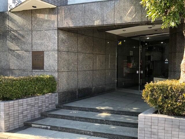 コスモプレイス氷川台のエントランス