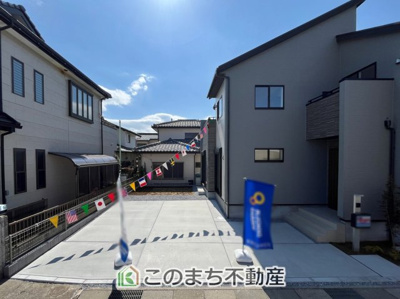 【駐車場】 | VIIE　久喜市東5丁目2期　2号棟 | お車を並列で2台駐車可能です(車種によります)。