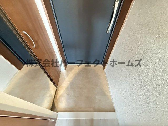 ボンヌ・サンテ枚方公園駅前の玄関|収納もある玄関です