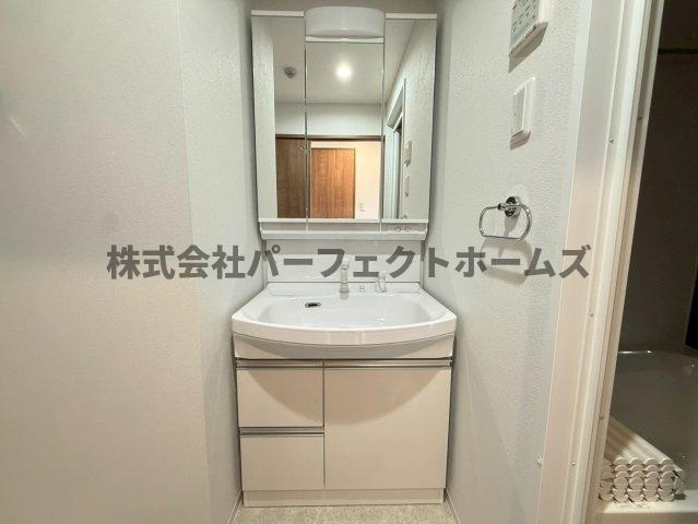 ボンヌ・サンテ枚方公園駅前の独立洗面台|使いやすい独立洗面台です