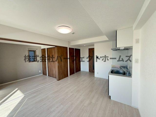 ボンヌ・サンテ枚方公園駅前の居間・リビング|こちらのリビングで趣味の時間をお楽しみください