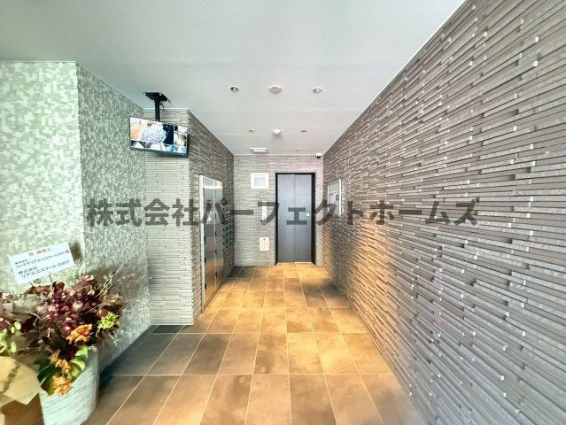 ボンヌ・サンテ枚方公園駅前のロビー|落ち着いたロビーです