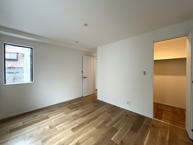 地名に台がついてるけどココは平坦！静かで落ち着いた街です私みたいに。【中区豆口台新築戸建】の洋室|ゆったりした洋室です