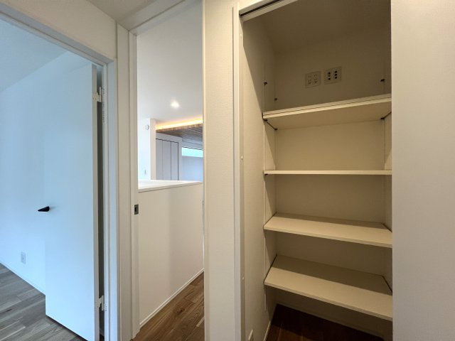 地名に台がついてるけどココは平坦！静かで落ち着いた街です私みたいに。【中区豆口台新築戸建】の内装|内装は落ち着いています