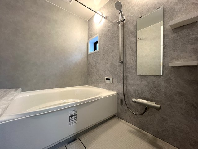 地名に台がついてるけどココは平坦！静かで落ち着いた街です私みたいに。【中区豆口台新築戸建】の浴室|お風呂です