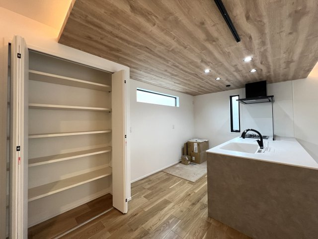 地名に台がついてるけどココは平坦！静かで落ち着いた街です私みたいに。【中区豆口台新築戸建】のキッチン|キッチンでお料理をお楽しみください