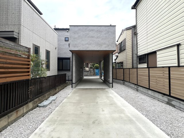 地名に台がついてるけどココは平坦！静かで落ち着いた街です私みたいに。【中区豆口台新築戸建】の駐車場|カースペースがあります