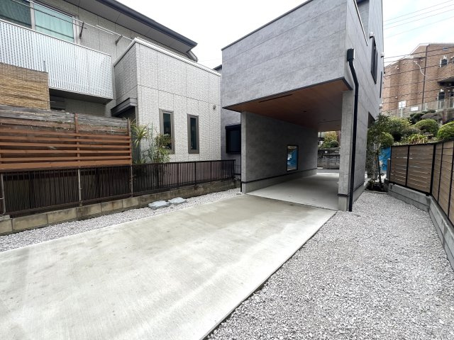 地名に台がついてるけどココは平坦！静かで落ち着いた街です私みたいに。【中区豆口台新築戸建】の駐車場|駐車場に車を止められます