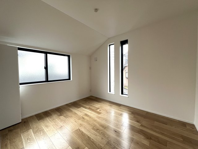 地名に台がついてるけどココは平坦！静かで落ち着いた街です私みたいに。【中区豆口台新築戸建】の洋室|ゆったりした洋室です