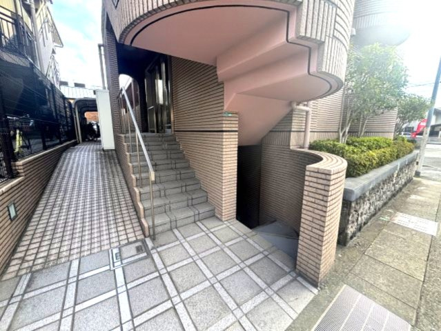 サンフォーレ岡本のエントランス