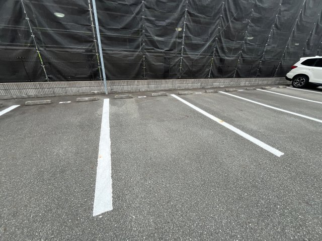 ノア東山Ａ棟　Ａ棟の駐車場