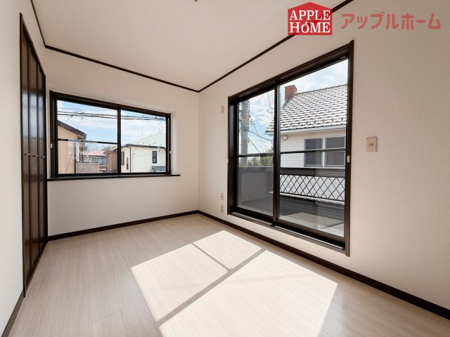 熊谷市石原1期中古戸建の洋室|２階居室は全室収納あり！たっぷりある収納活用でお部屋もキレイを保てます♪