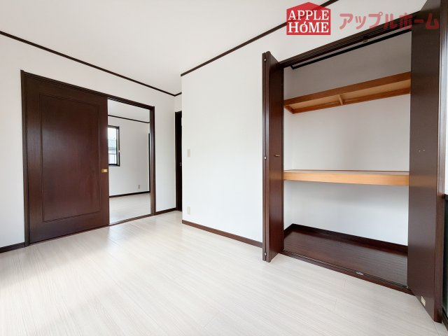 熊谷市石原1期中古戸建の洋室|２階居室は全室収納あり！たっぷりある収納活用でお部屋もキレイを保てます♪