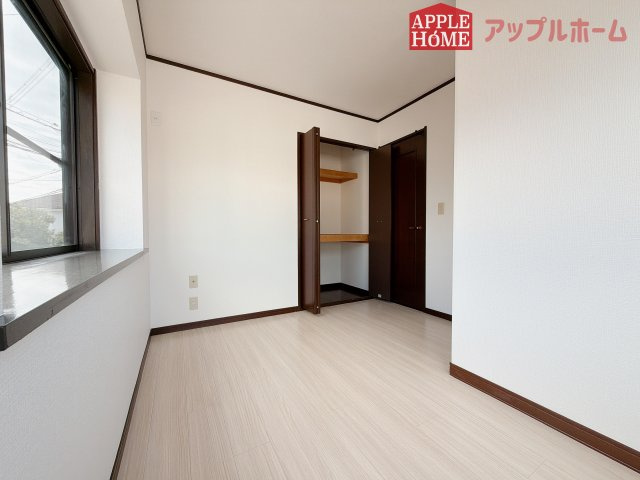 熊谷市石原1期中古戸建の洋室|２階居室は全室収納あり！たっぷりある収納活用でお部屋もキレイを保てます♪