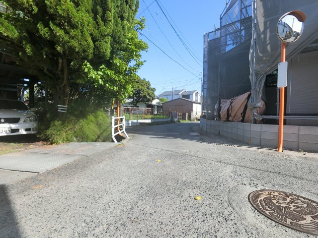 佐賀市多布施２丁目１期 1号棟の前面道路含む現地写真