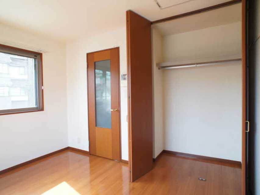 パークアヴェニュー下馬　南西角部屋　敷金0　二面採光の収納
