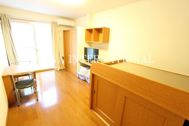 レオパレスシャンブル参番館の居間・リビング