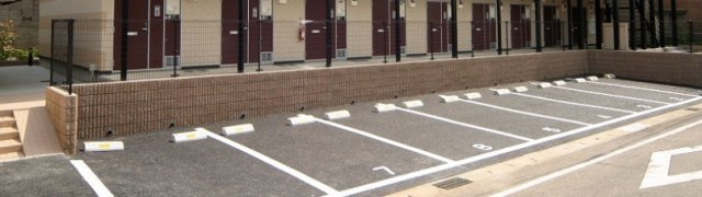レオパレスシャンブル参番館の駐車場