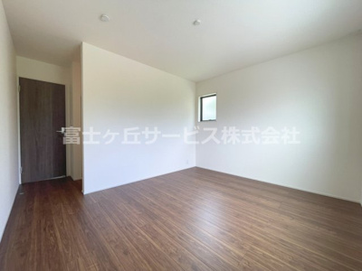 【洋室】 | 掛川市大渕 2期 新築一戸建て | 個人の部屋や寝室として使える洋室です