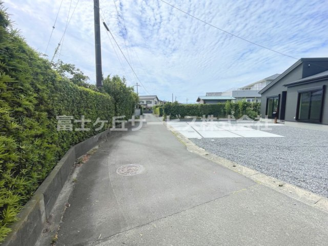 【前面道路含む現地写真】 | 掛川市大渕 2期 新築一戸建て | 前面道路含む現地写真です
