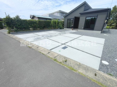 【駐車場】 | 掛川市大渕 2期 新築一戸建て | 車をお持ちの方に嬉しい駐車場付きの物件です